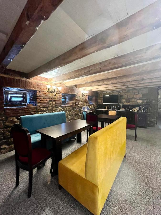 Aisi Kutaisi Hotel Buitenkant foto
