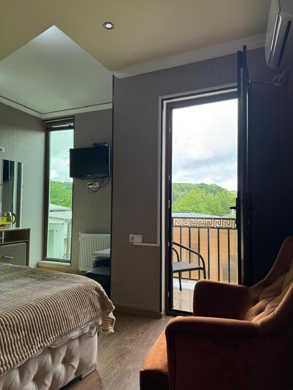 Aisi Kutaisi Hotel Buitenkant foto