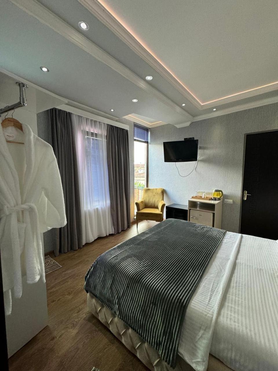 Aisi Kutaisi Hotel Buitenkant foto