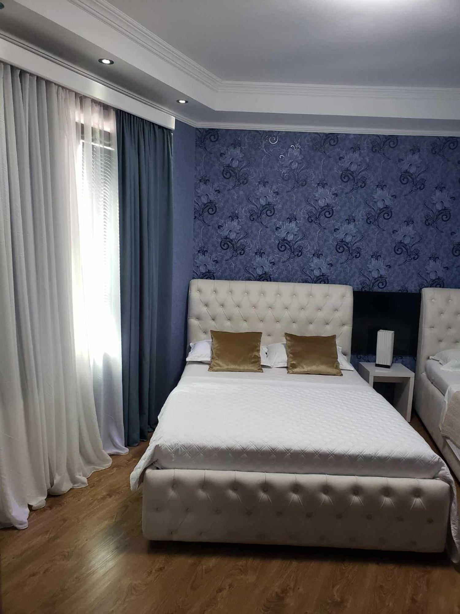 Aisi Kutaisi Hotel Buitenkant foto