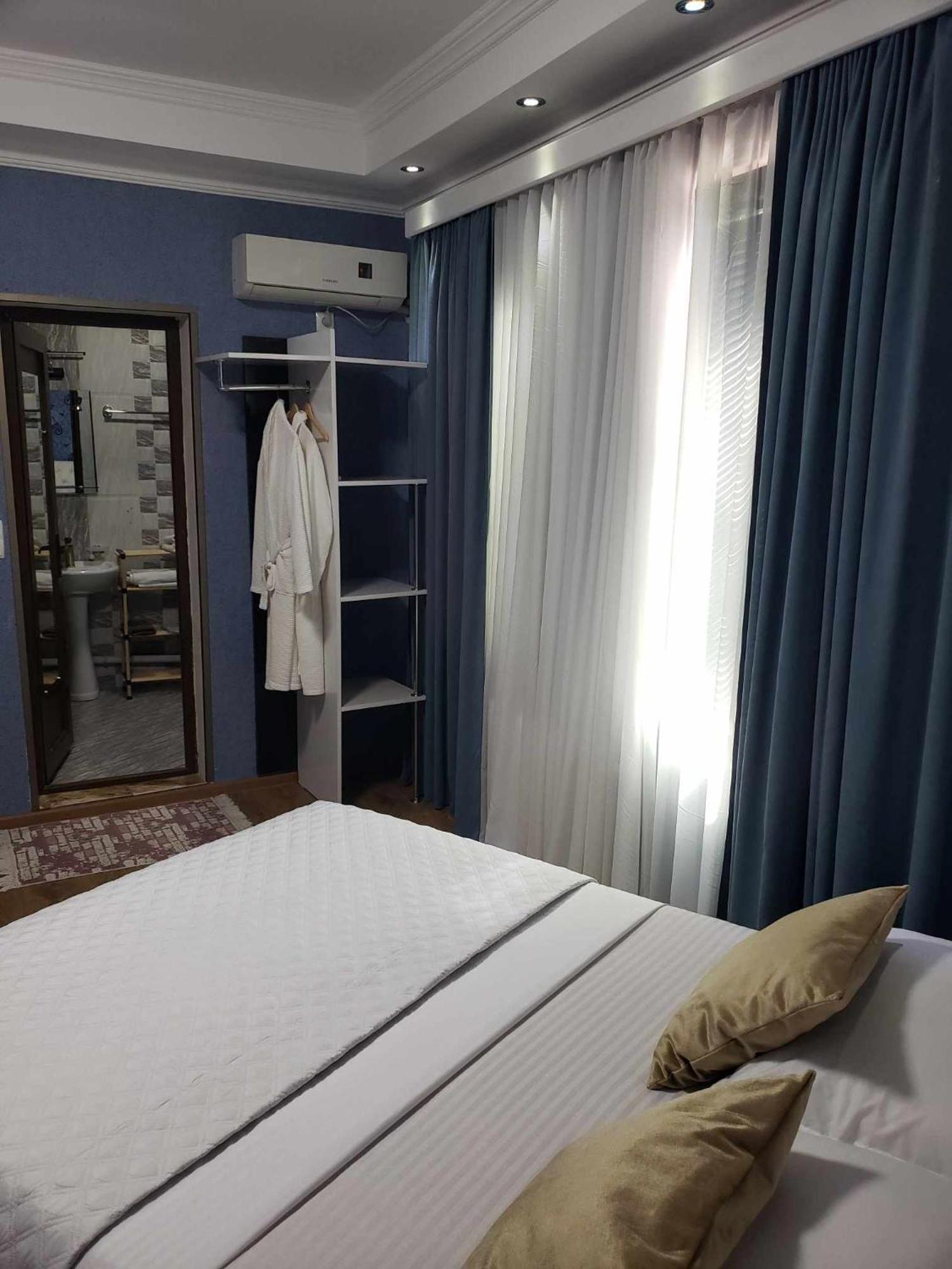 Aisi Kutaisi Hotel Buitenkant foto